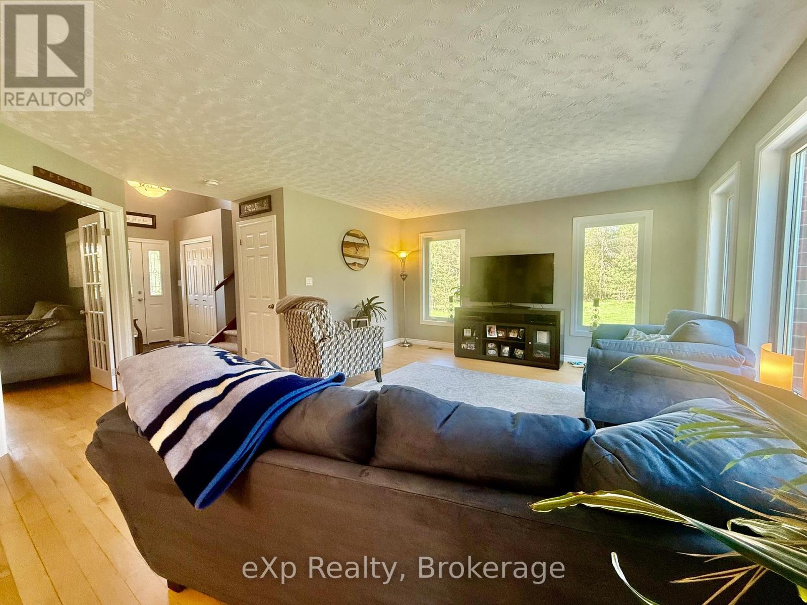 323237 Durham Road E, West Grey, ON - Indoor