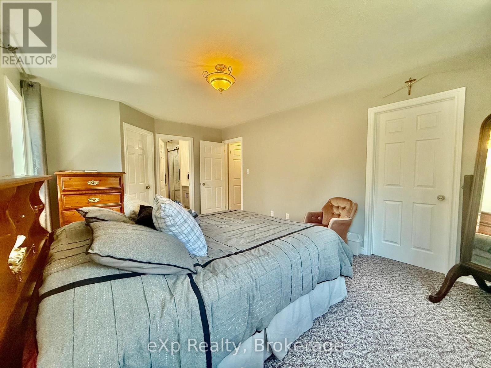 323237 Durham Road E, West Grey, ON - Indoor Photo Showing Bedroom