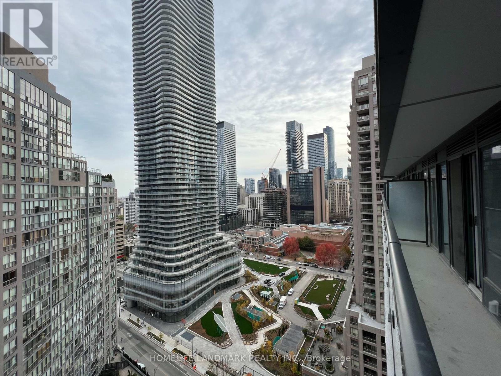 2001 - 955 Bay Street, Toronto, ON - Outdoor With Facade