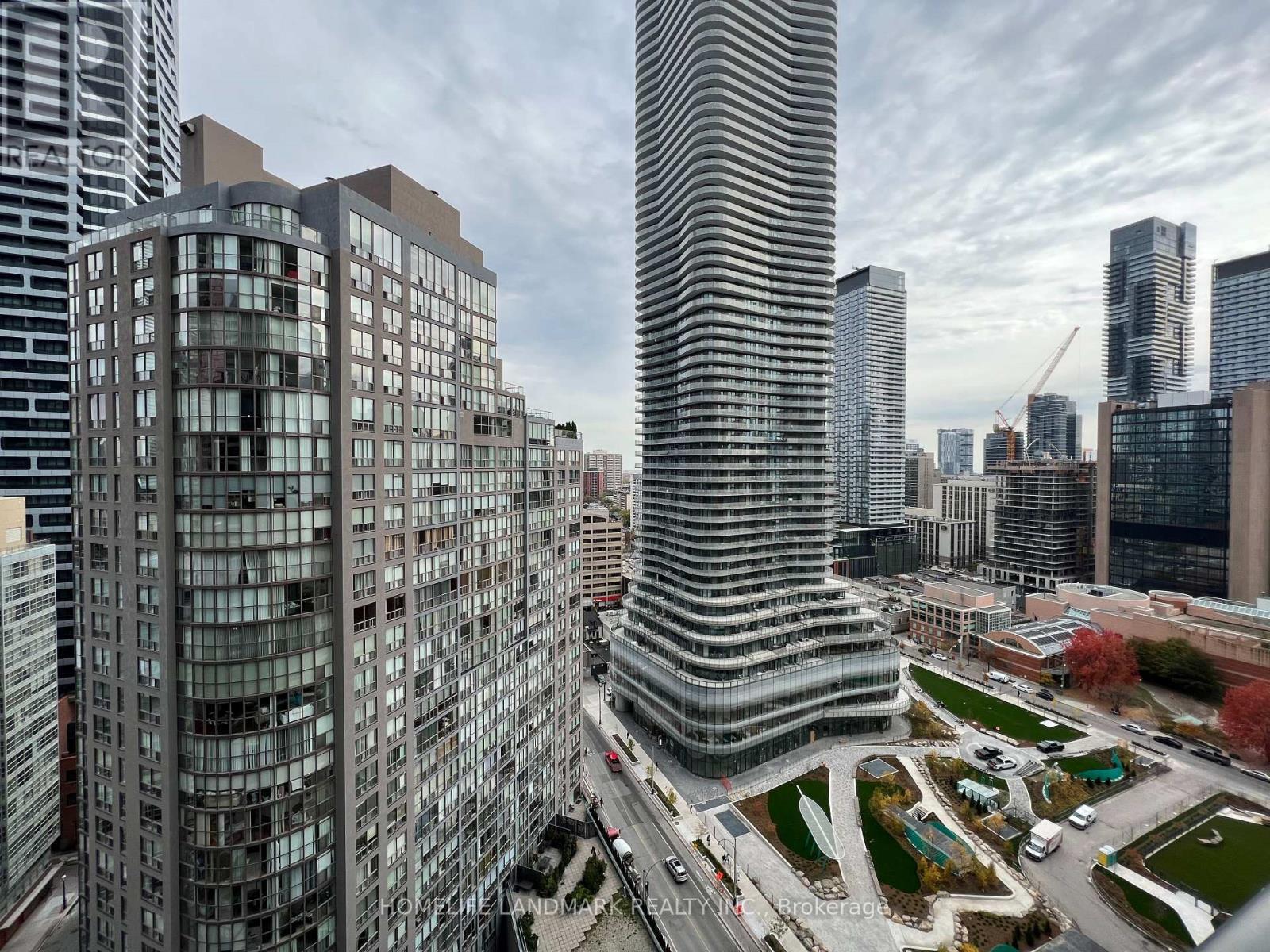 2001 - 955 Bay Street, Toronto, ON - Outdoor With Facade