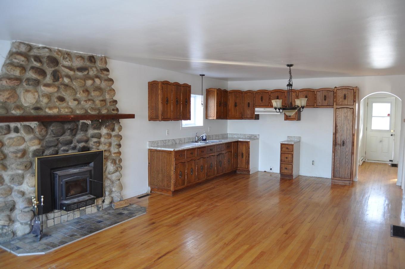 Vue d'ensemble - 3620 Rue St-Pierre O., Saint-Hyacinthe, QC - Indoor Photo Showing Living Room With Fireplace