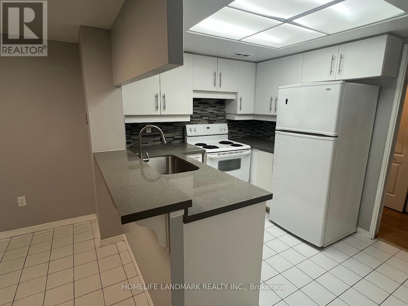 515 - 250 Webb Drive, Mississauga, ON - Indoor Photo Showing Kitchen