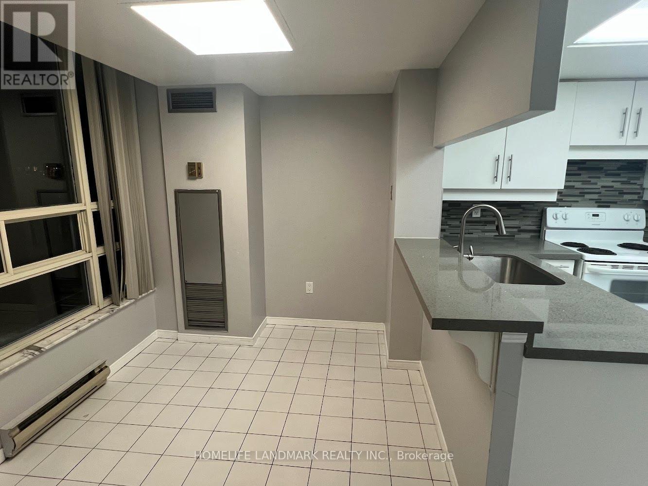 515 - 250 Webb Drive, Mississauga, ON - Indoor Photo Showing Kitchen