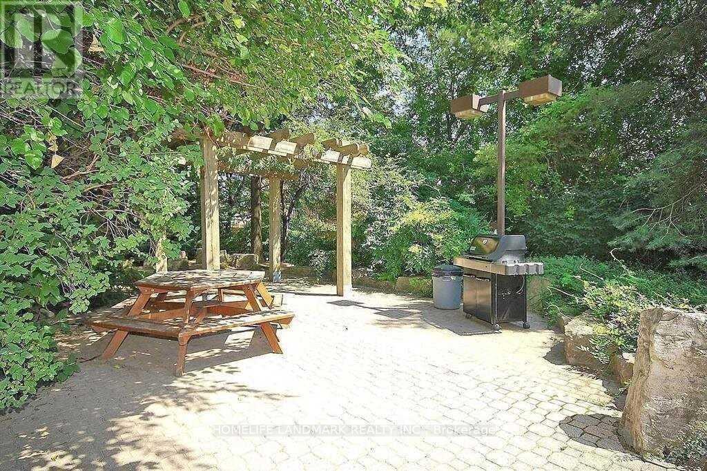 515 - 250 Webb Drive, Mississauga, ON - Outdoor