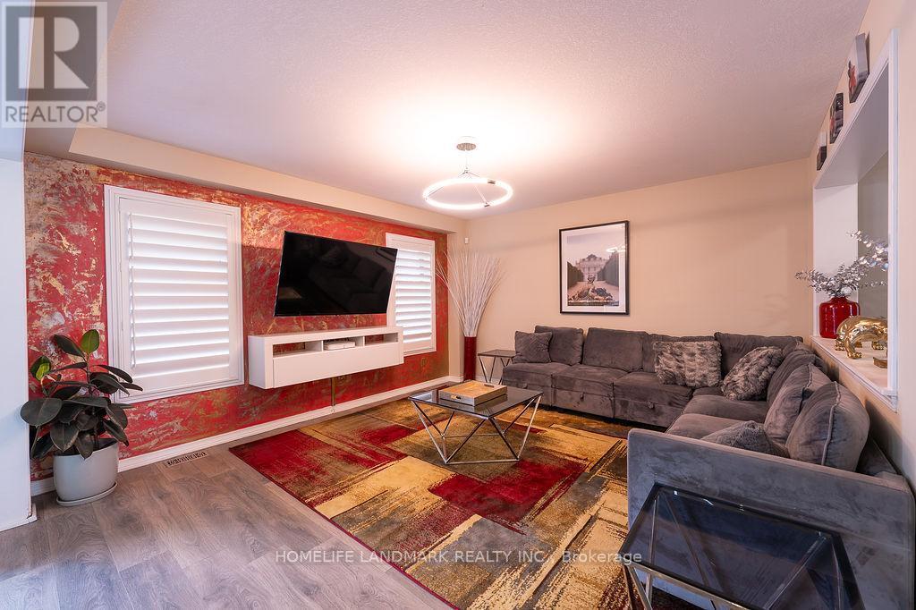 106 Odonnel Drive, Hamilton, ON - Indoor Photo Showing Living Room