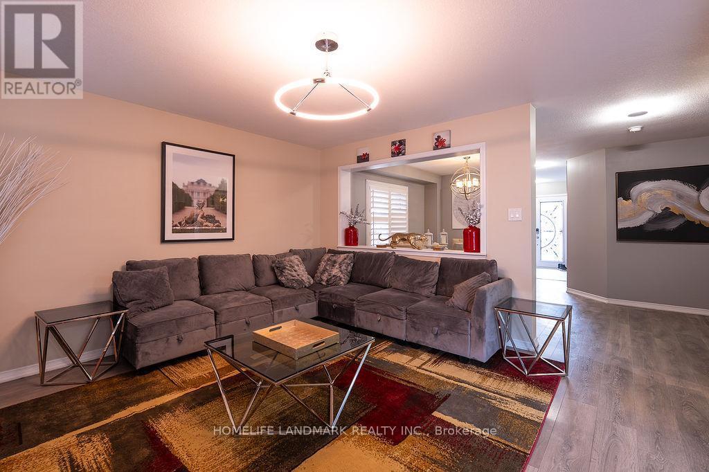 106 Odonnel Drive, Hamilton, ON - Indoor Photo Showing Living Room