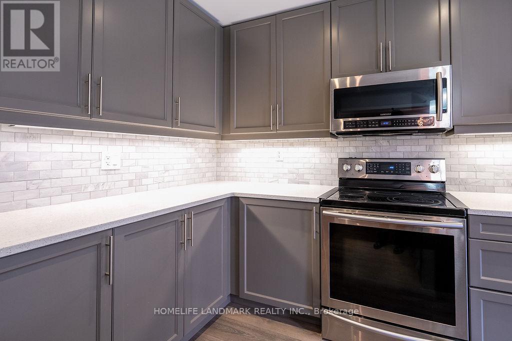106 Odonnel Drive, Hamilton, ON - Indoor Photo Showing Kitchen