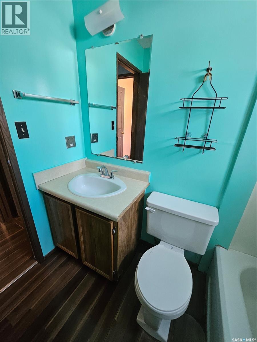 204 525 Dufferin Avenue, Estevan, SK - Indoor Photo Showing Bathroom