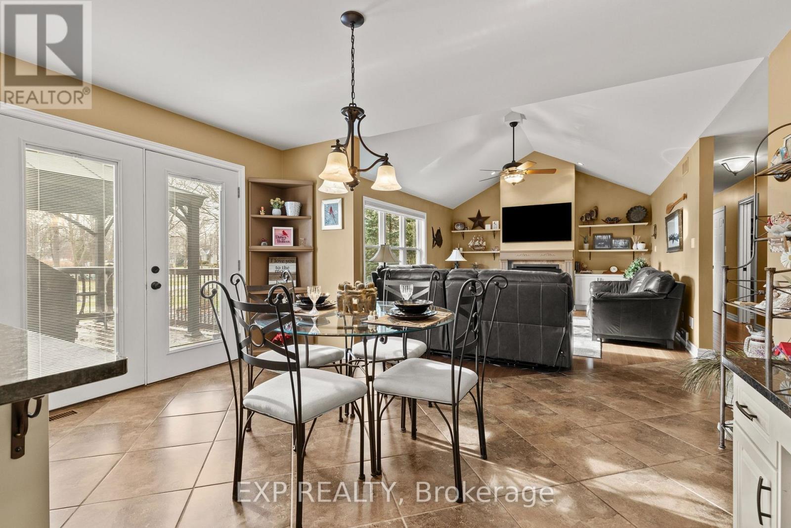 4893 Firelane 18, Port Colborne (Sherkston), ON - Indoor Photo Showing Dining Room