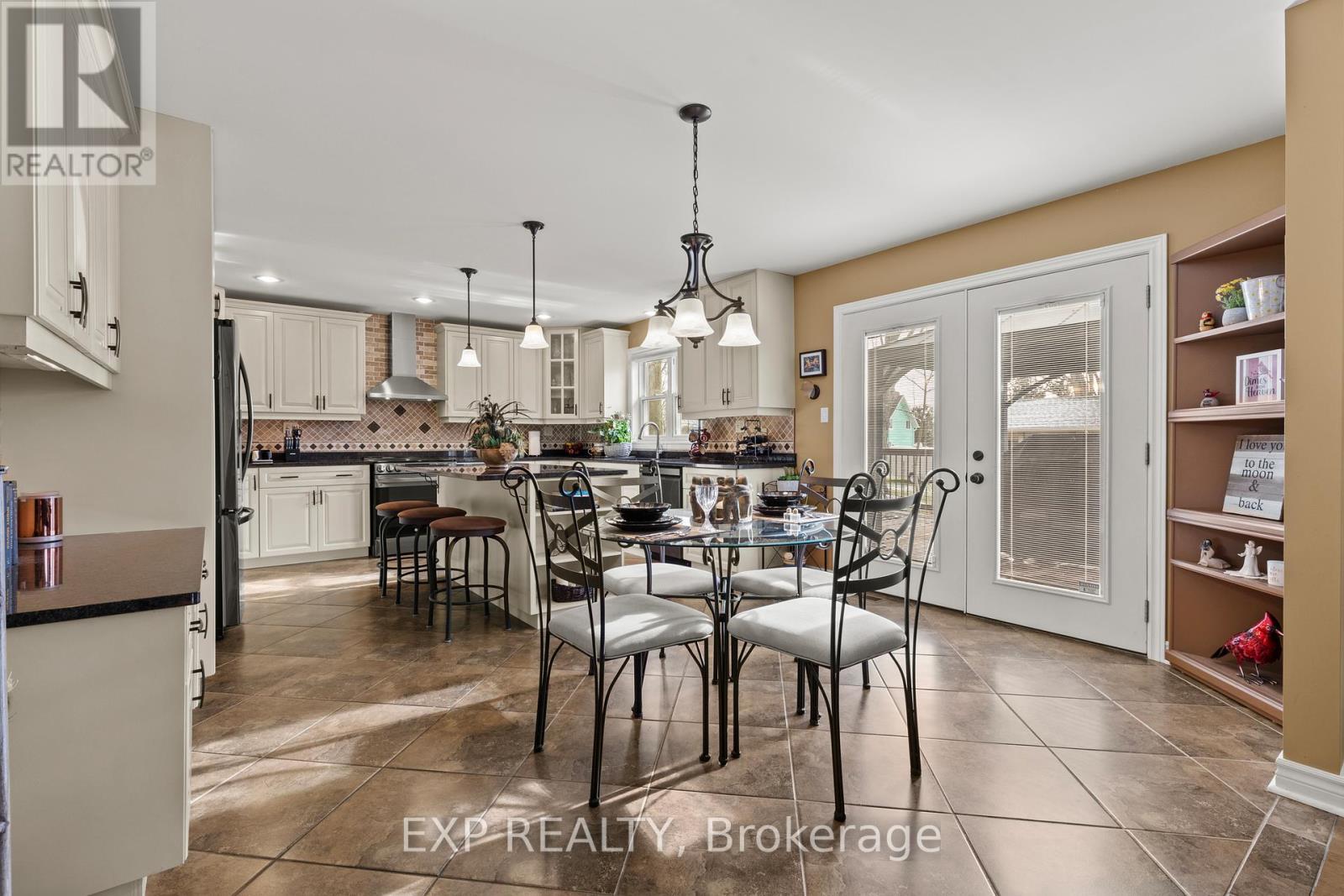 4893 Firelane 18, Port Colborne (Sherkston), ON - Indoor Photo Showing Dining Room