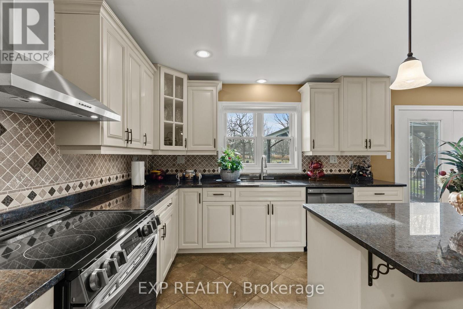 4893 Firelane 18, Port Colborne (Sherkston), ON - Indoor Photo Showing Kitchen