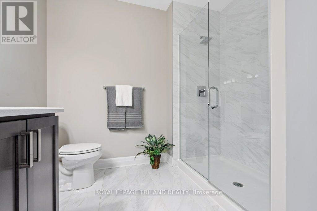 504 - 1200 Commissioners Road W, London South (South B), ON - Indoor Photo Showing Bathroom