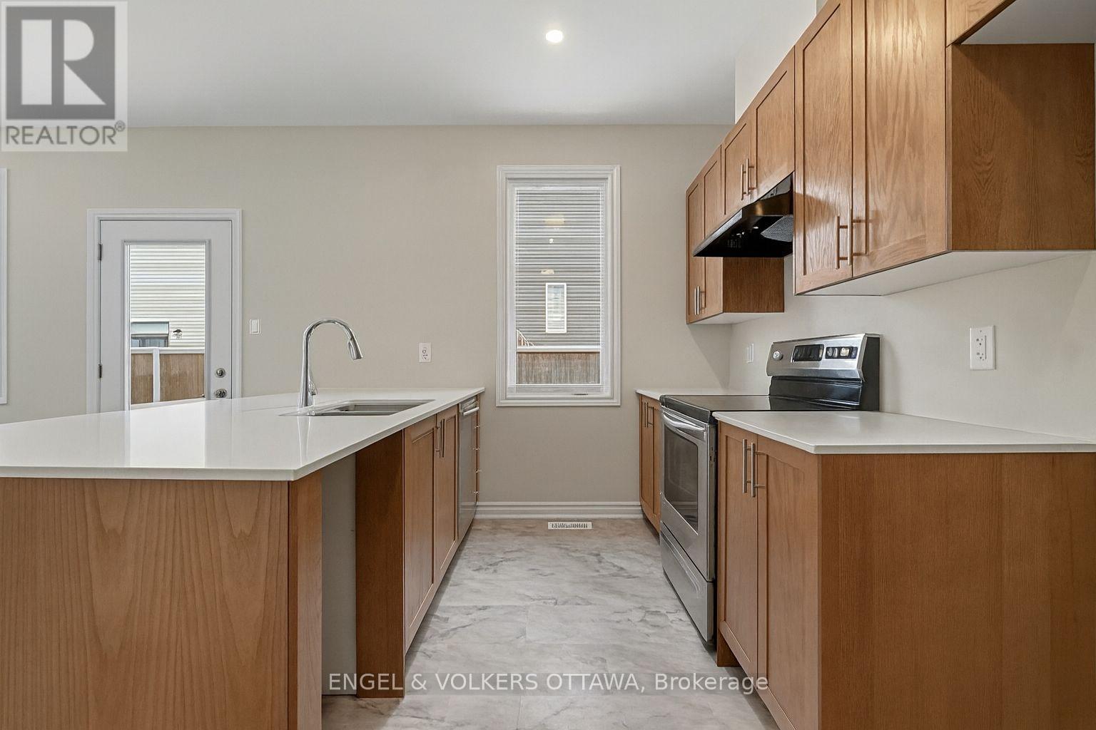 161 Ryan Reynolds Way, Ottawa, ON - Indoor Photo Showing Kitchen