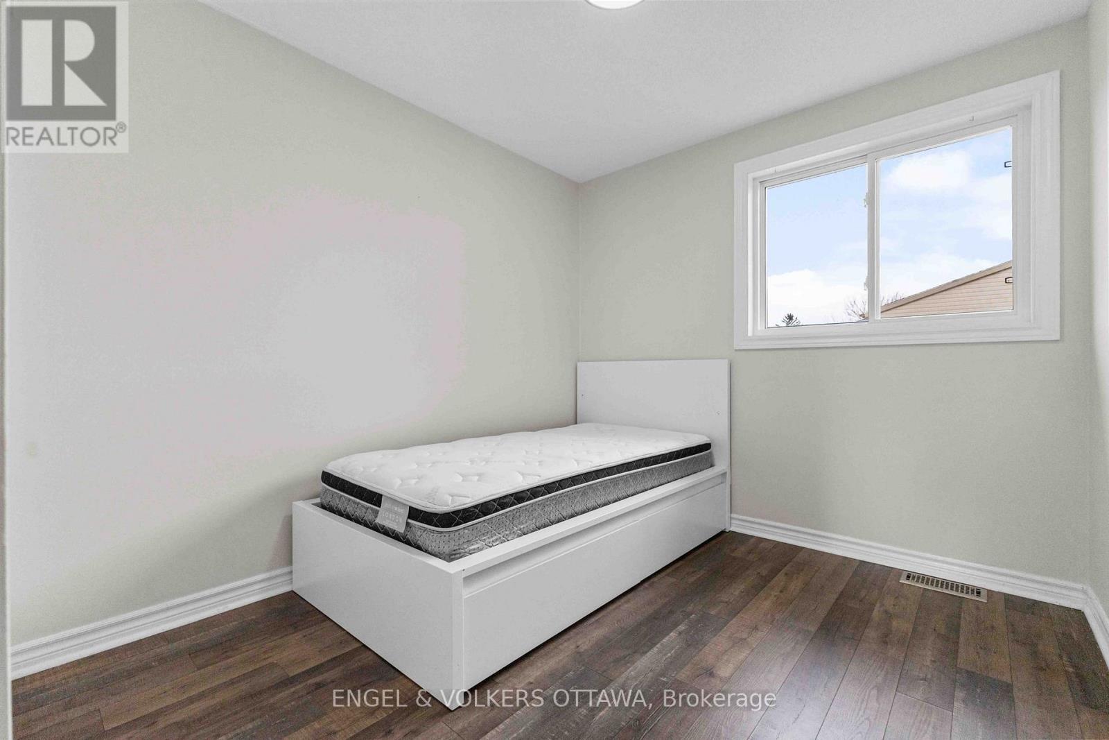 1 Berkshire Way, Ottawa, ON - Indoor Photo Showing Bedroom