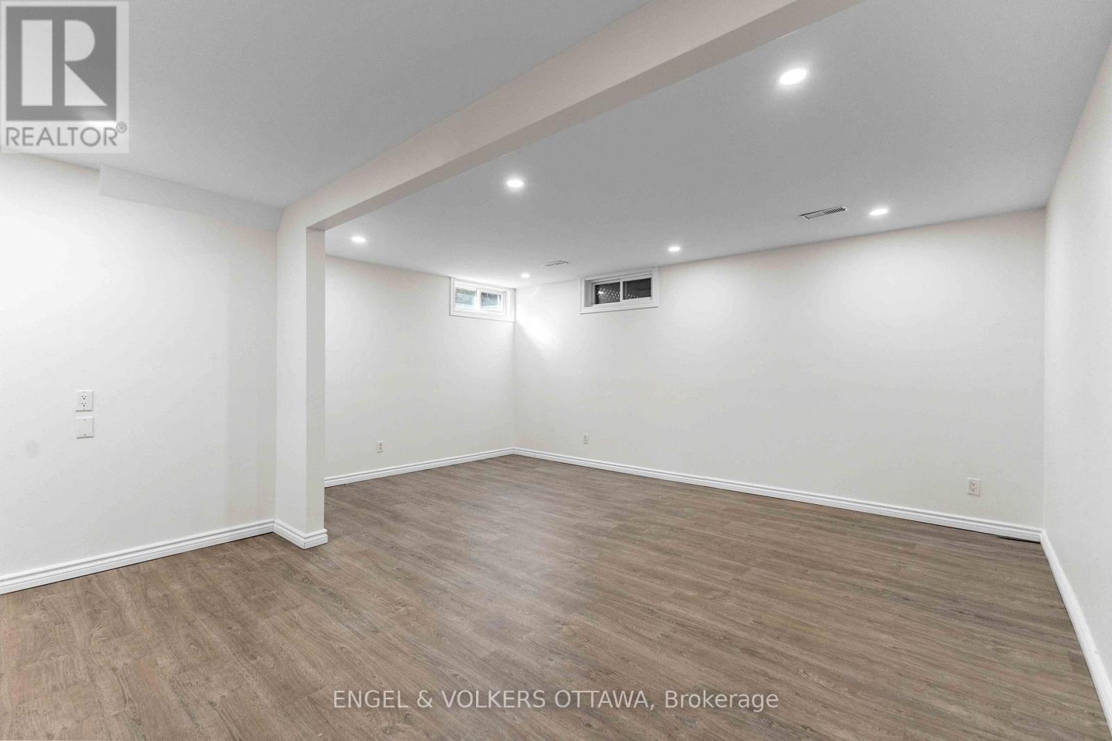 1 Berkshire Way, Ottawa, ON - Indoor Photo Showing Other Room