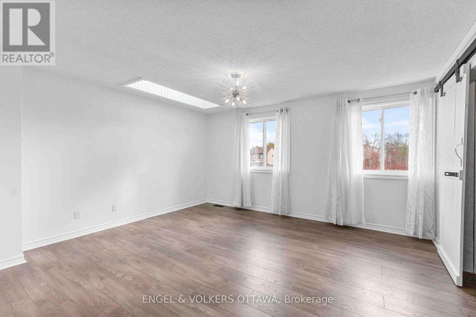 1 Berkshire Way, Ottawa, ON - Indoor Photo Showing Other Room