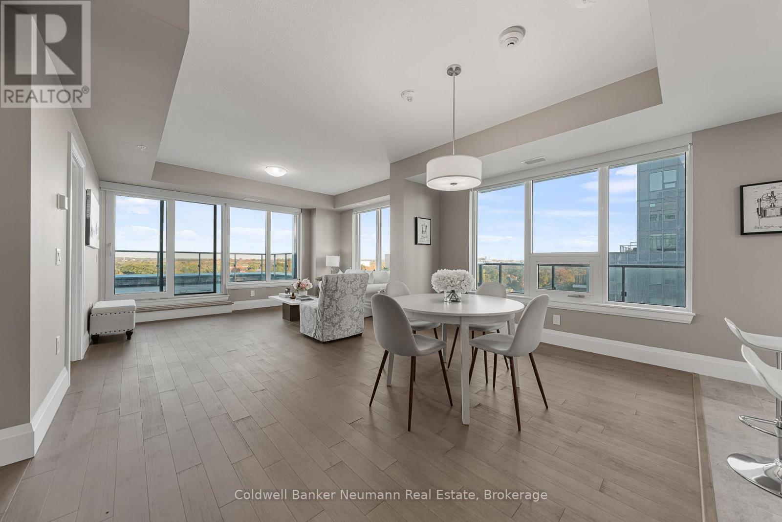802 - 73 Arthur Street, Guelph (St. George'S), ON - Indoor Photo Showing Dining Room