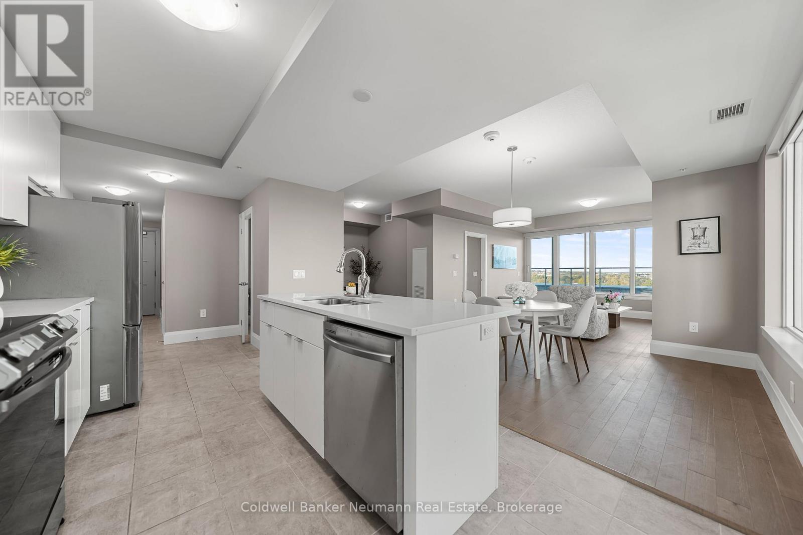 802 - 73 Arthur Street, Guelph (St. George'S), ON - Indoor Photo Showing Kitchen With Upgraded Kitchen