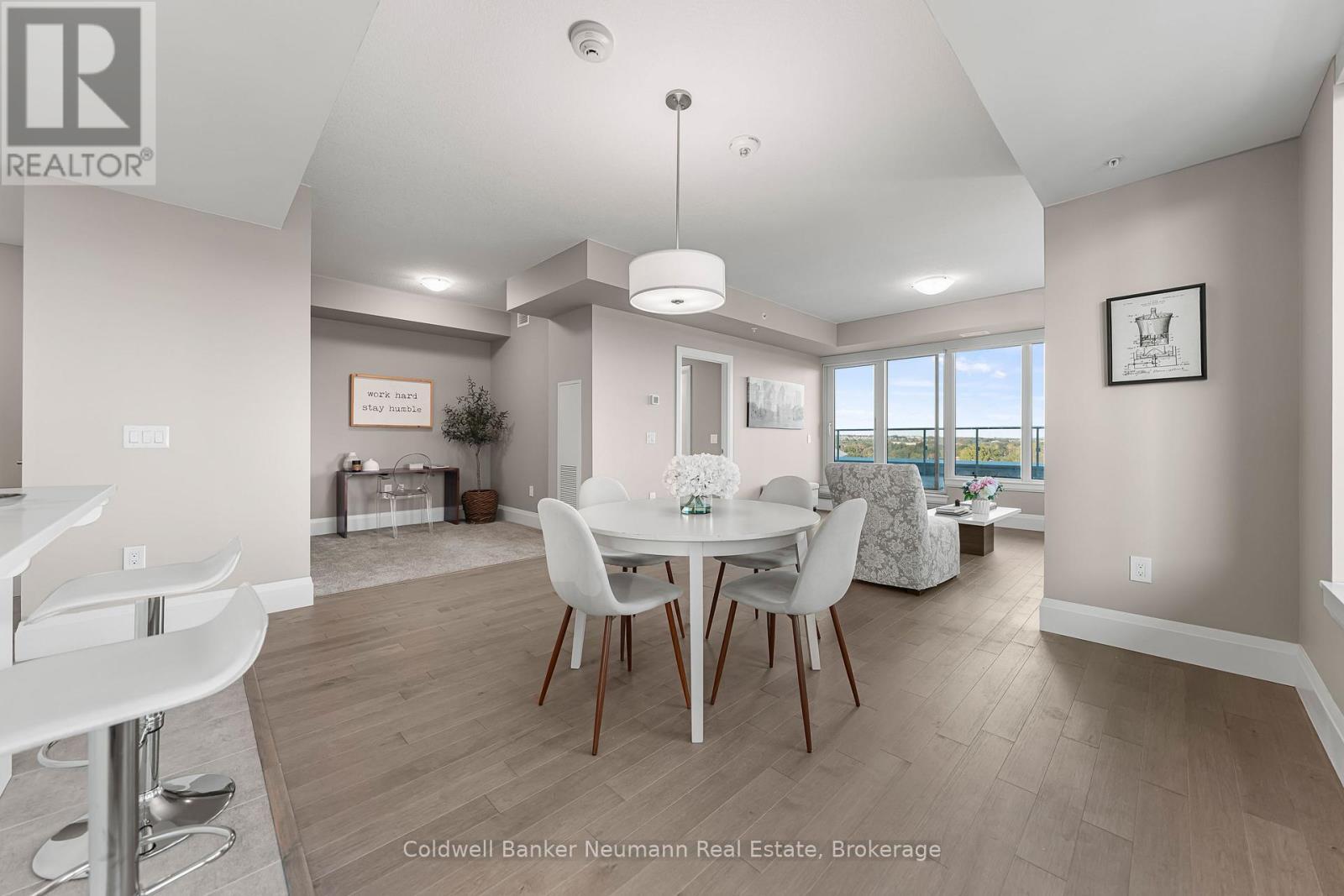 802 - 73 Arthur Street, Guelph (St. George'S), ON - Indoor Photo Showing Dining Room