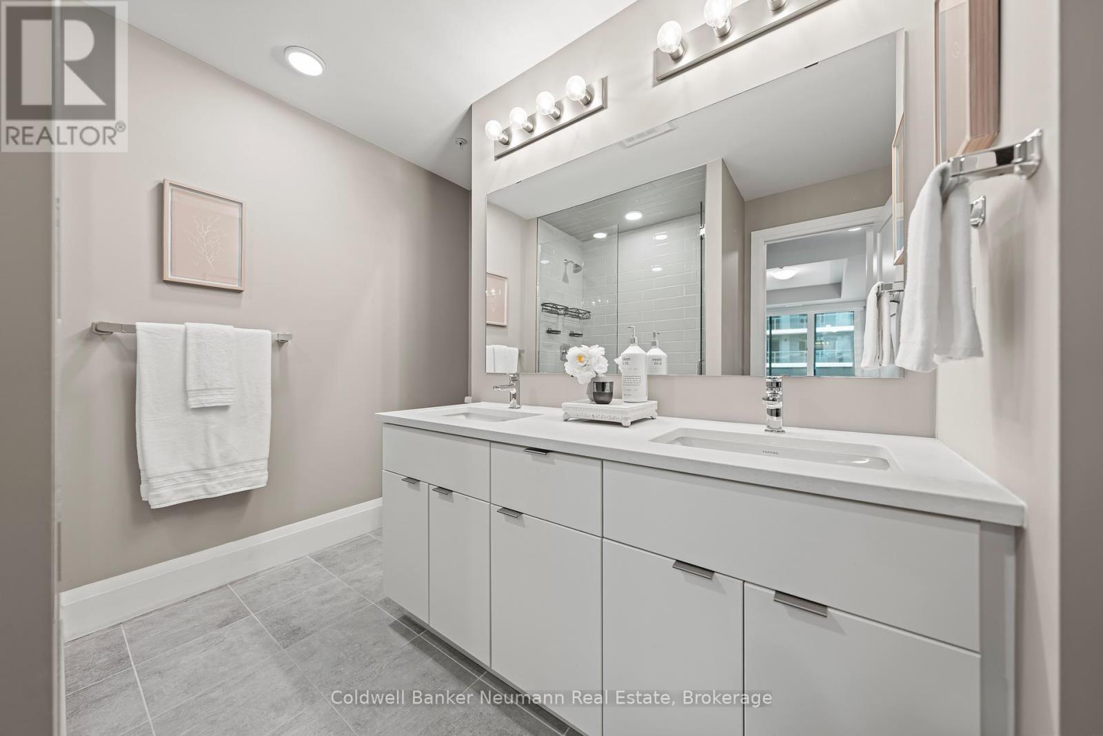 802 - 73 Arthur Street, Guelph (St. George'S), ON - Indoor Photo Showing Bathroom