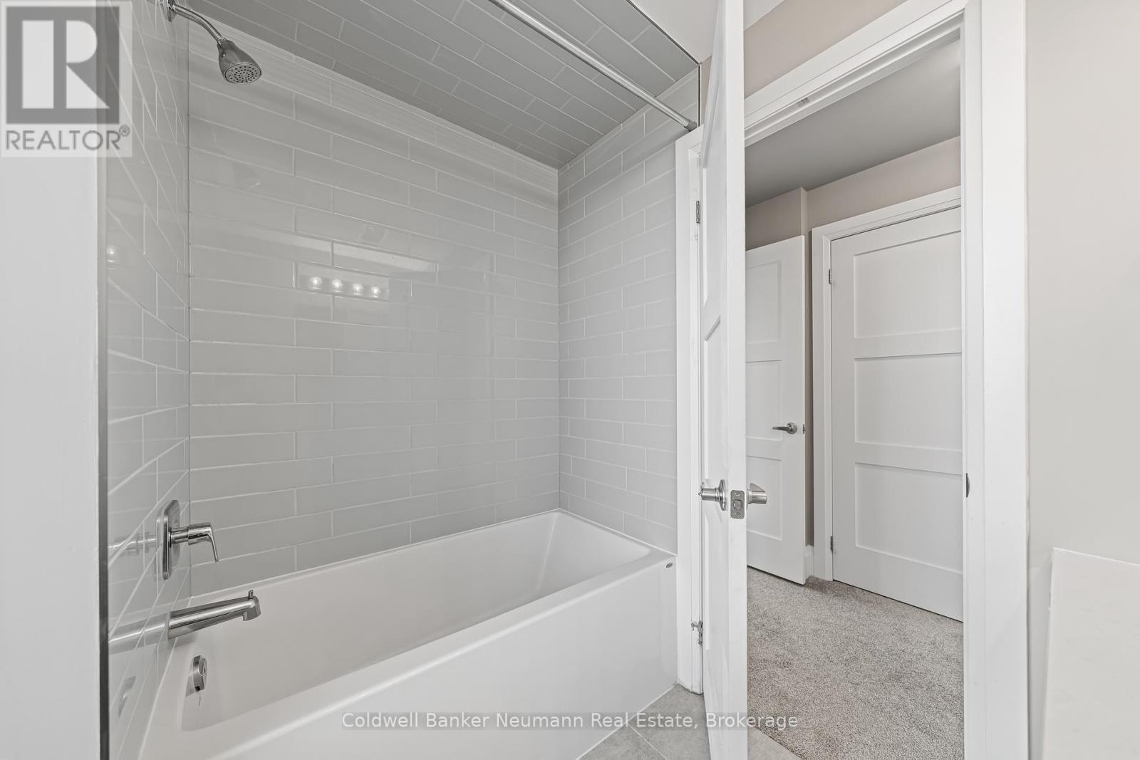 802 - 73 Arthur Street, Guelph (St. George'S), ON - Indoor Photo Showing Bathroom