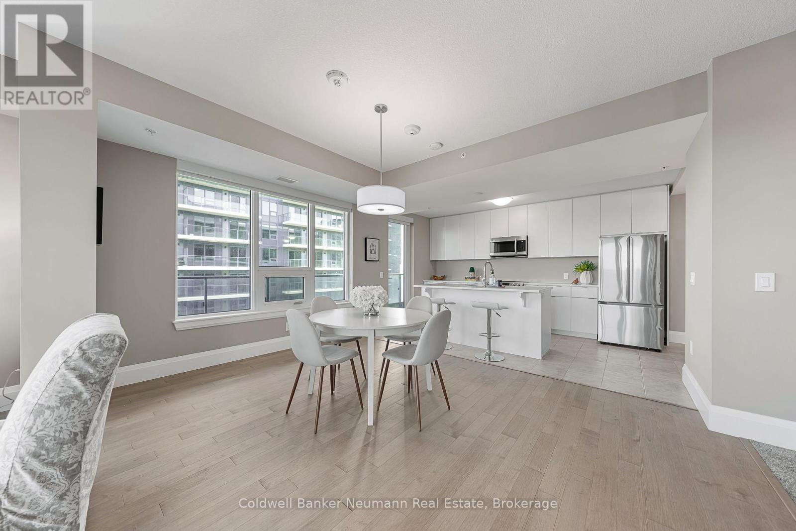 802 - 73 Arthur Street, Guelph (St. George'S), ON - Indoor Photo Showing Dining Room