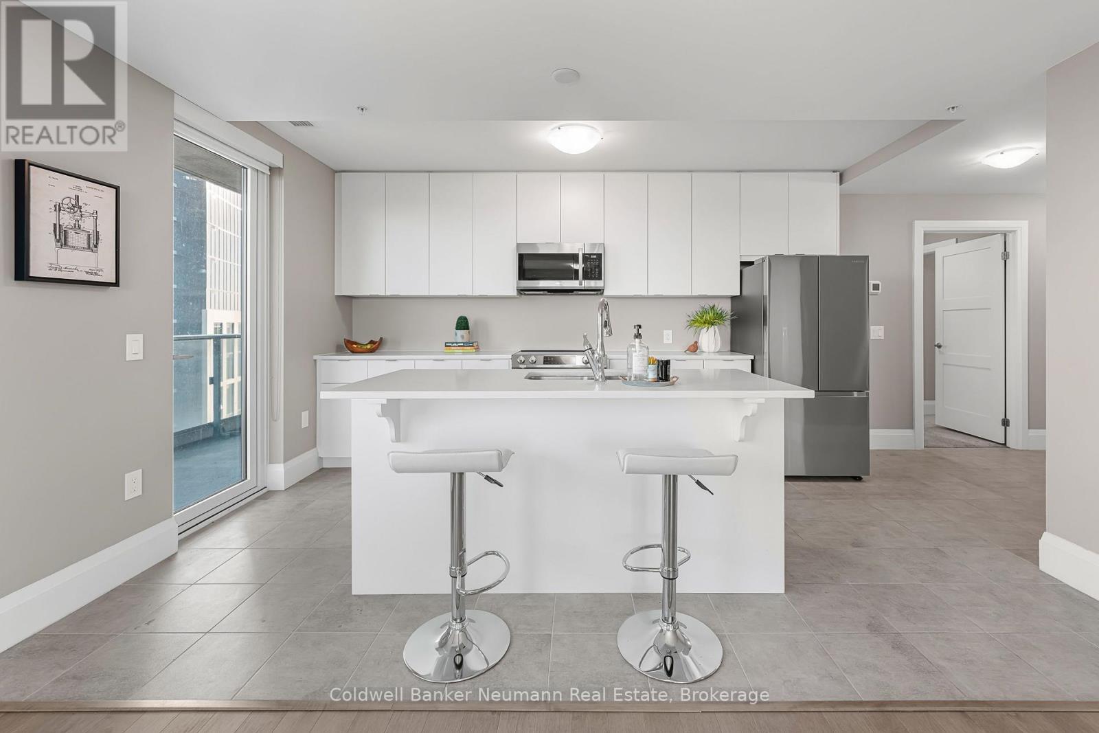 802 - 73 Arthur Street, Guelph (St. George'S), ON - Indoor Photo Showing Kitchen With Upgraded Kitchen