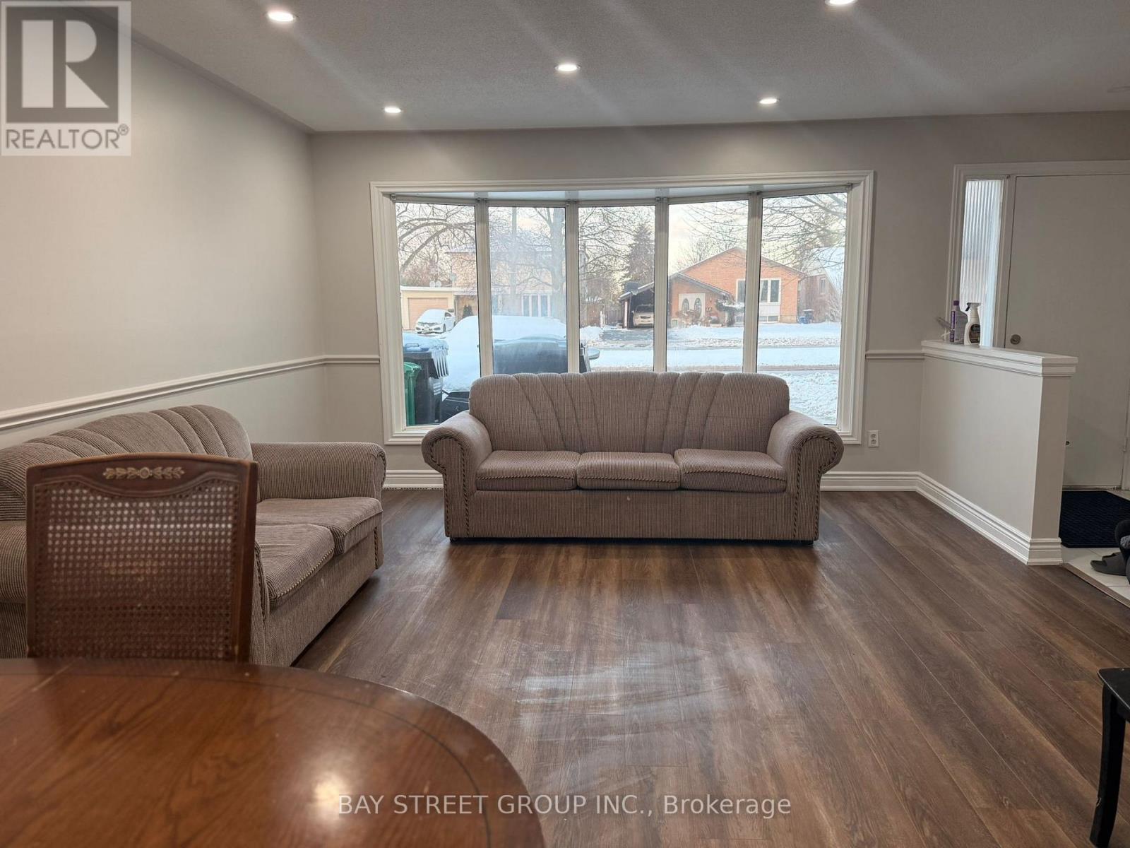 193 Mcmurchy Avenue S, Brampton, ON - Indoor Photo Showing Living Room