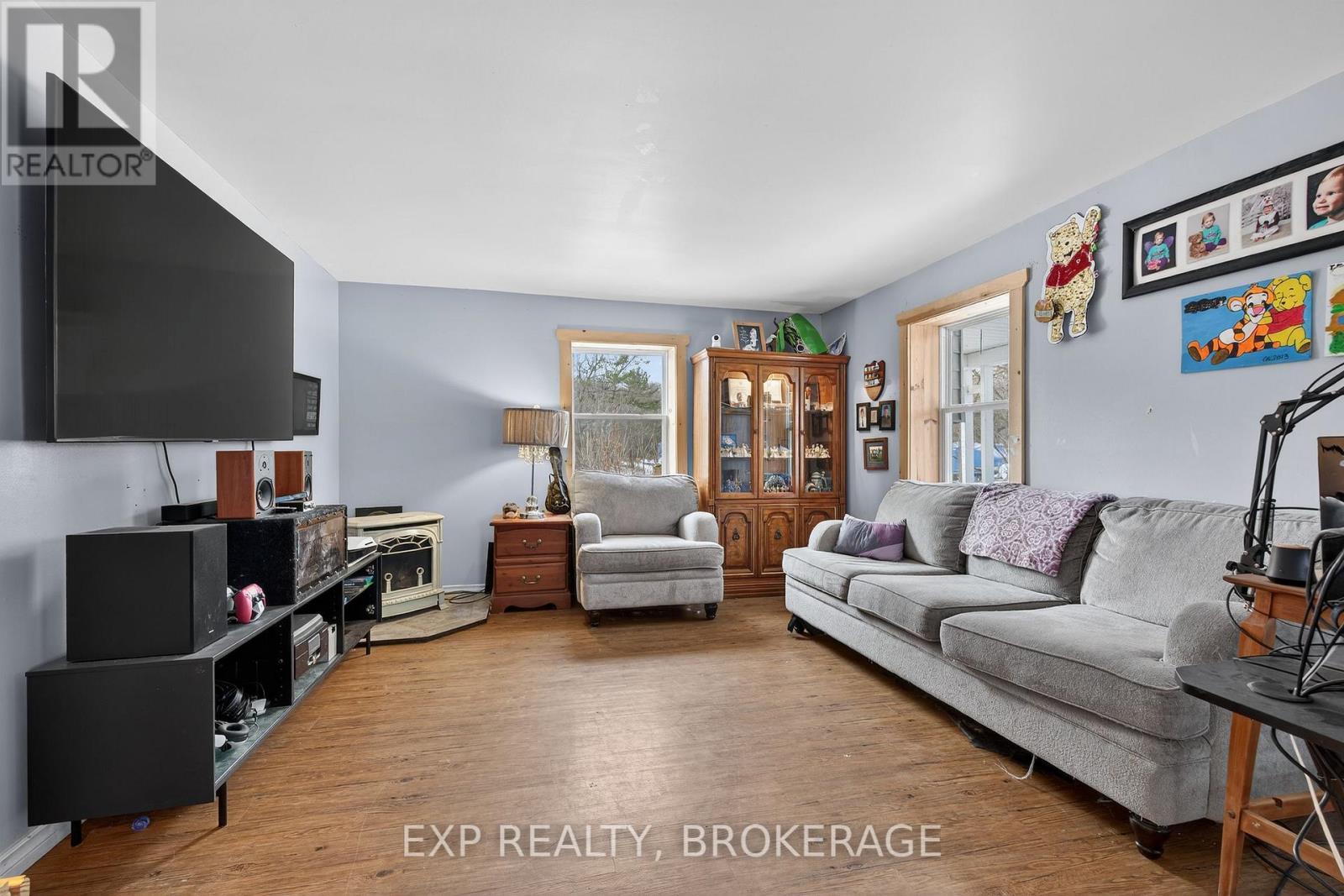 4 Water Street, Rideau Lakes, ON - Indoor Photo Showing Living Room