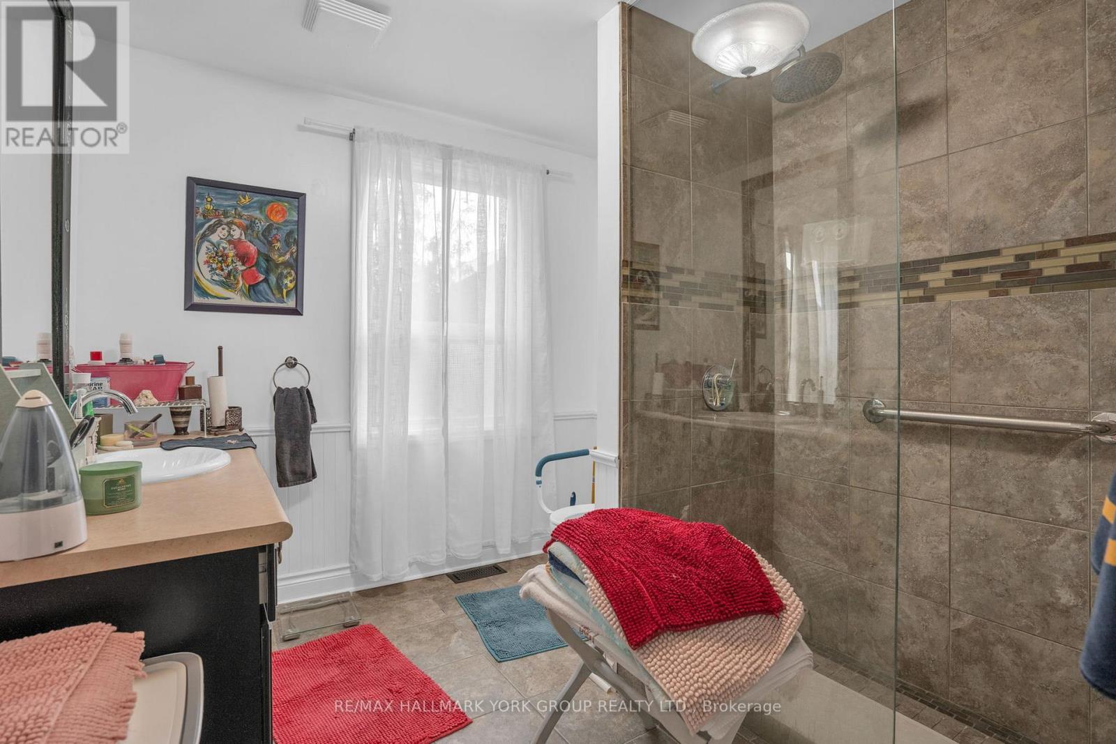 22 Marksbury Court, Aurora, ON - Indoor Photo Showing Bathroom