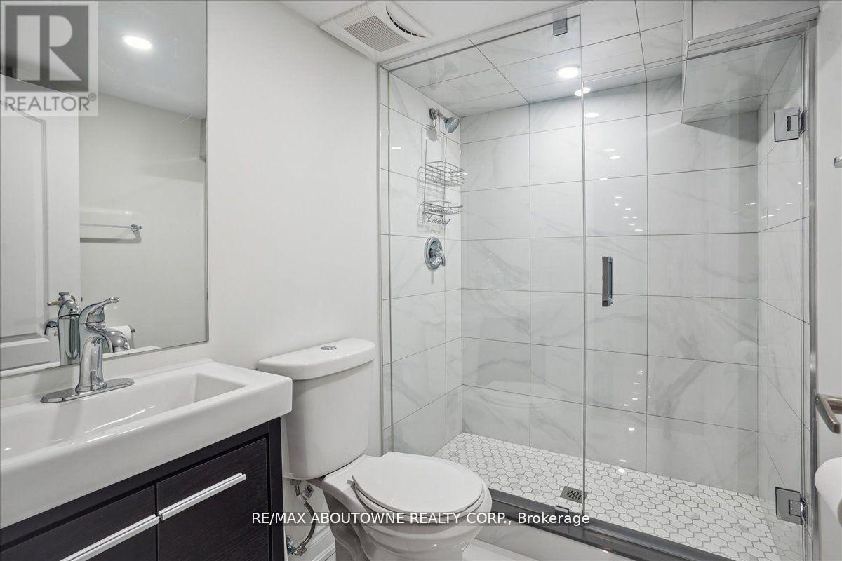332 Shoreview Road, Burlington, ON - Indoor Photo Showing Bathroom