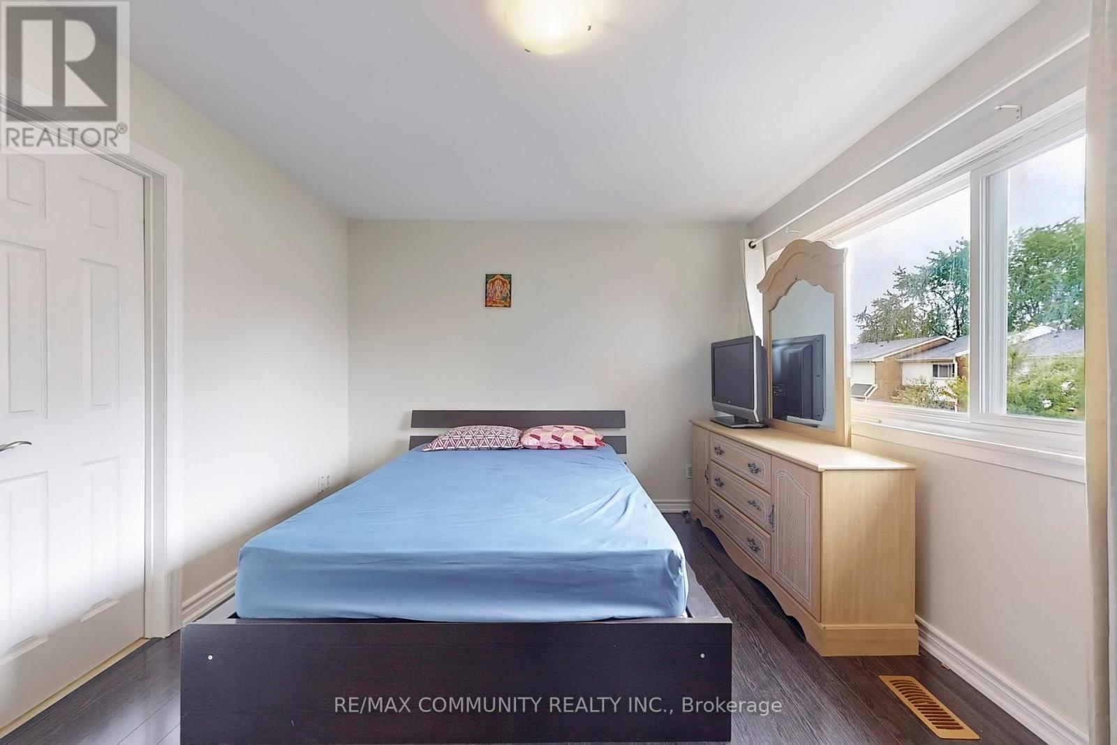 4 - 2451 Bridletowne Circle, Toronto, ON - Indoor Photo Showing Bedroom