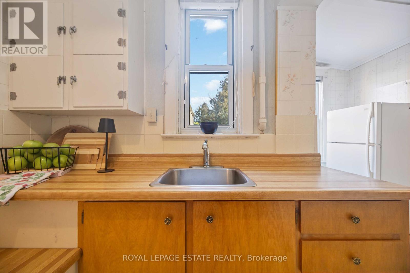 297 Cedarvale Avenue, Toronto, ON - Indoor Photo Showing Kitchen
