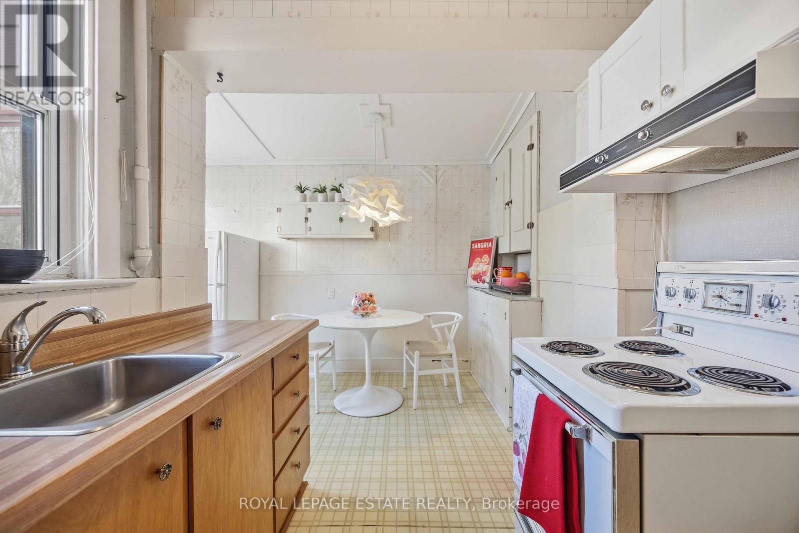 297 Cedarvale Avenue, Toronto, ON - Indoor Photo Showing Kitchen