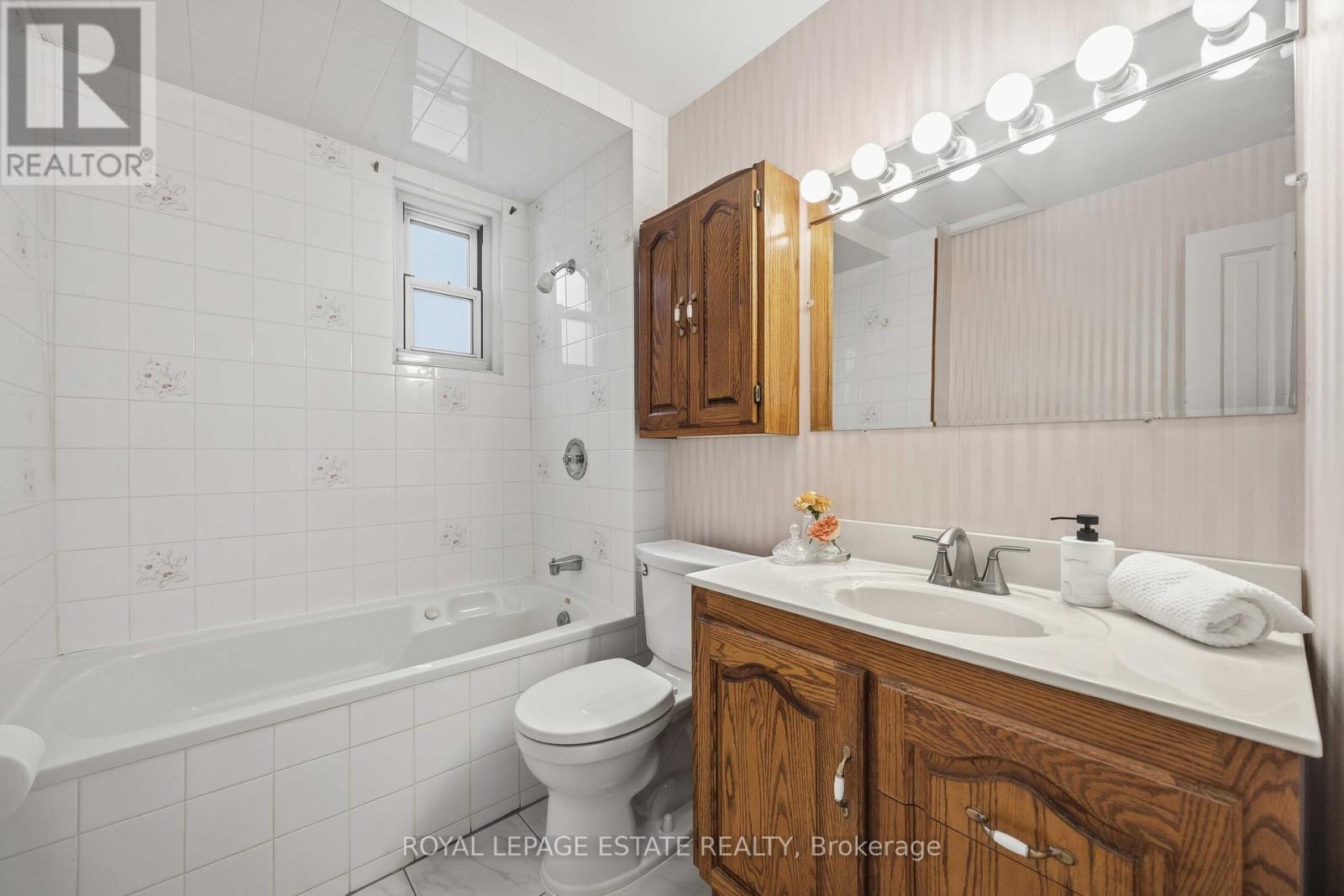 297 Cedarvale Avenue, Toronto, ON - Indoor Photo Showing Bathroom