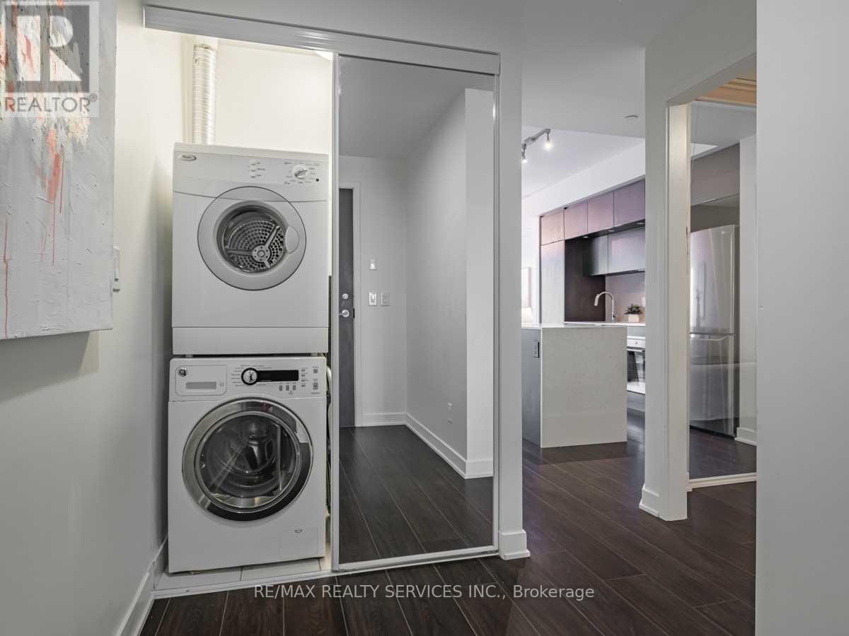 1207 - 170 Sumach Street, Toronto, ON - Indoor Photo Showing Laundry Room