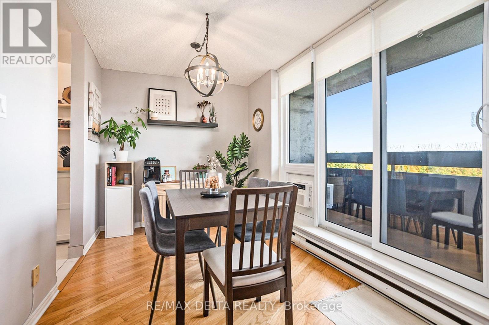 513 - 2020 Jasmine Crescent, Ottawa, ON - Indoor Photo Showing Dining Room