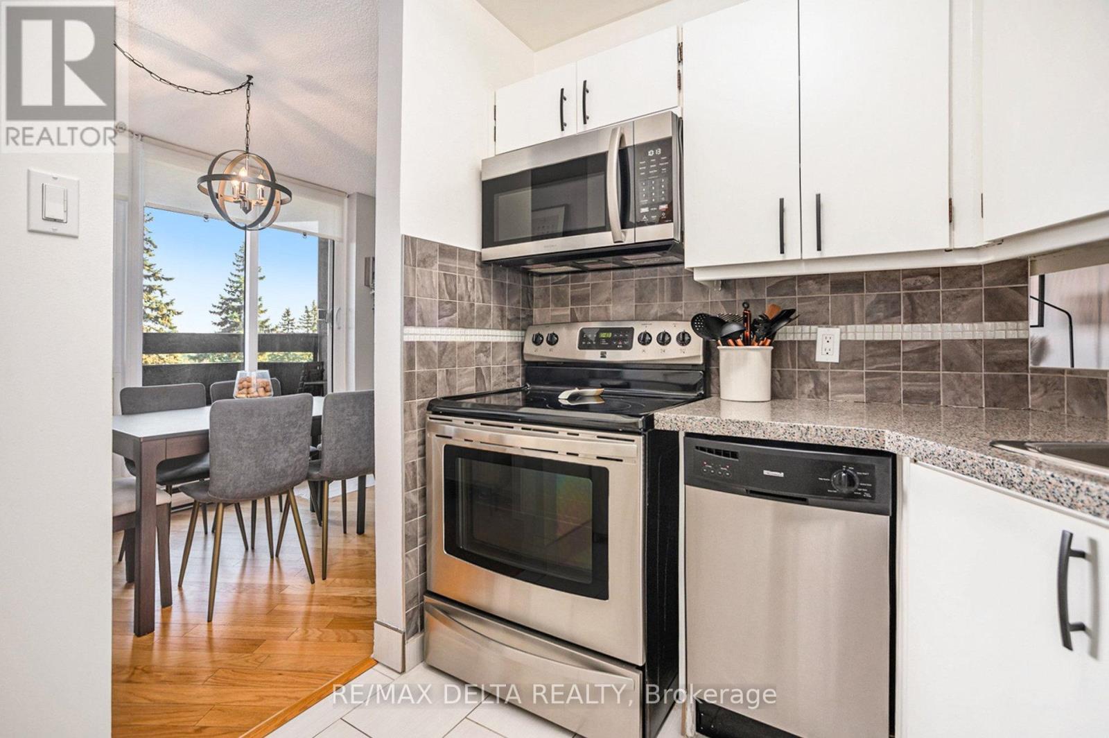 513 - 2020 Jasmine Crescent, Ottawa, ON - Indoor Photo Showing Kitchen