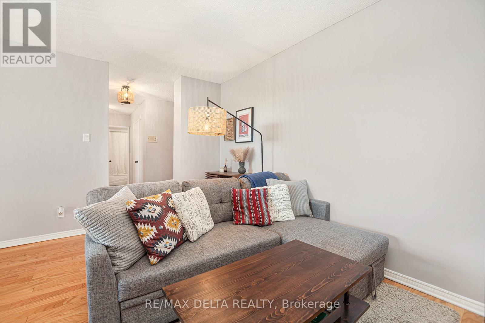 513 - 2020 Jasmine Crescent, Ottawa, ON - Indoor