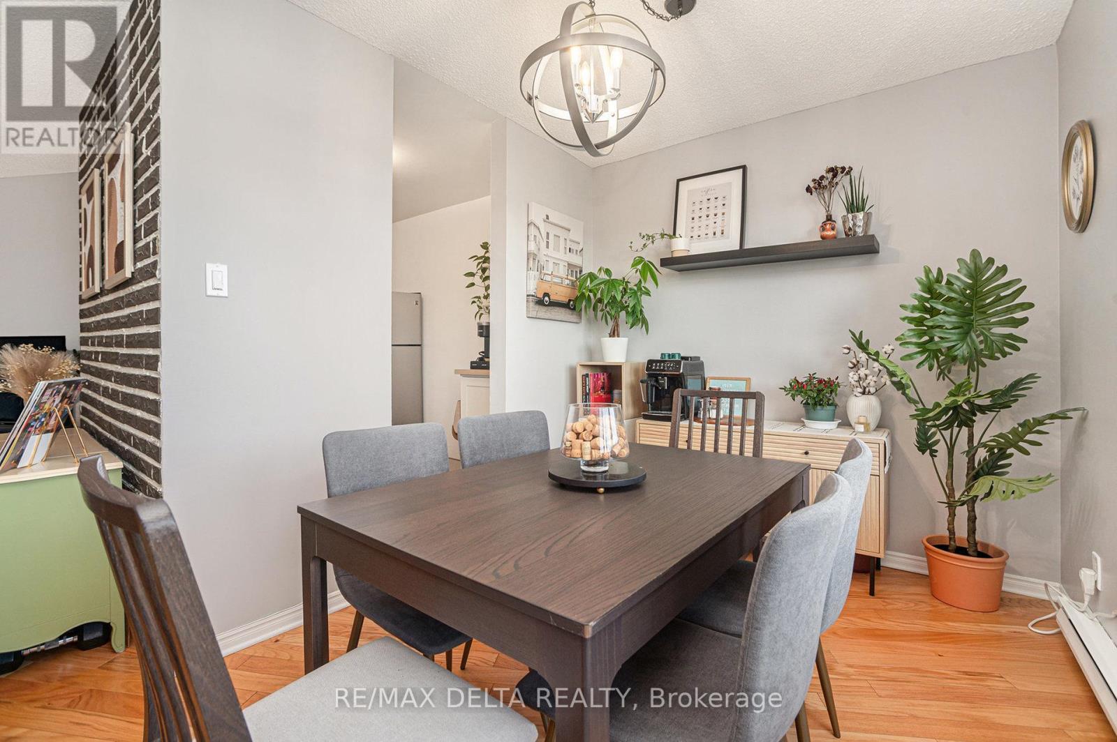 513 - 2020 Jasmine Crescent, Ottawa, ON - Indoor Photo Showing Dining Room
