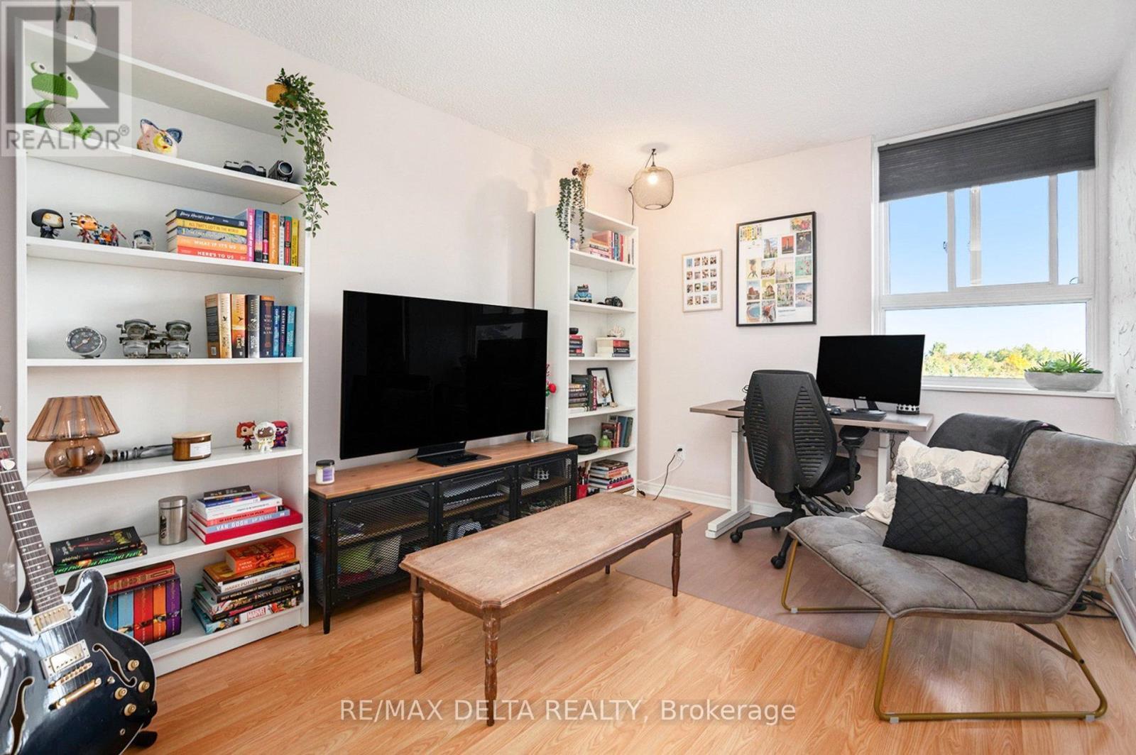 513 - 2020 Jasmine Crescent, Ottawa, ON - Indoor