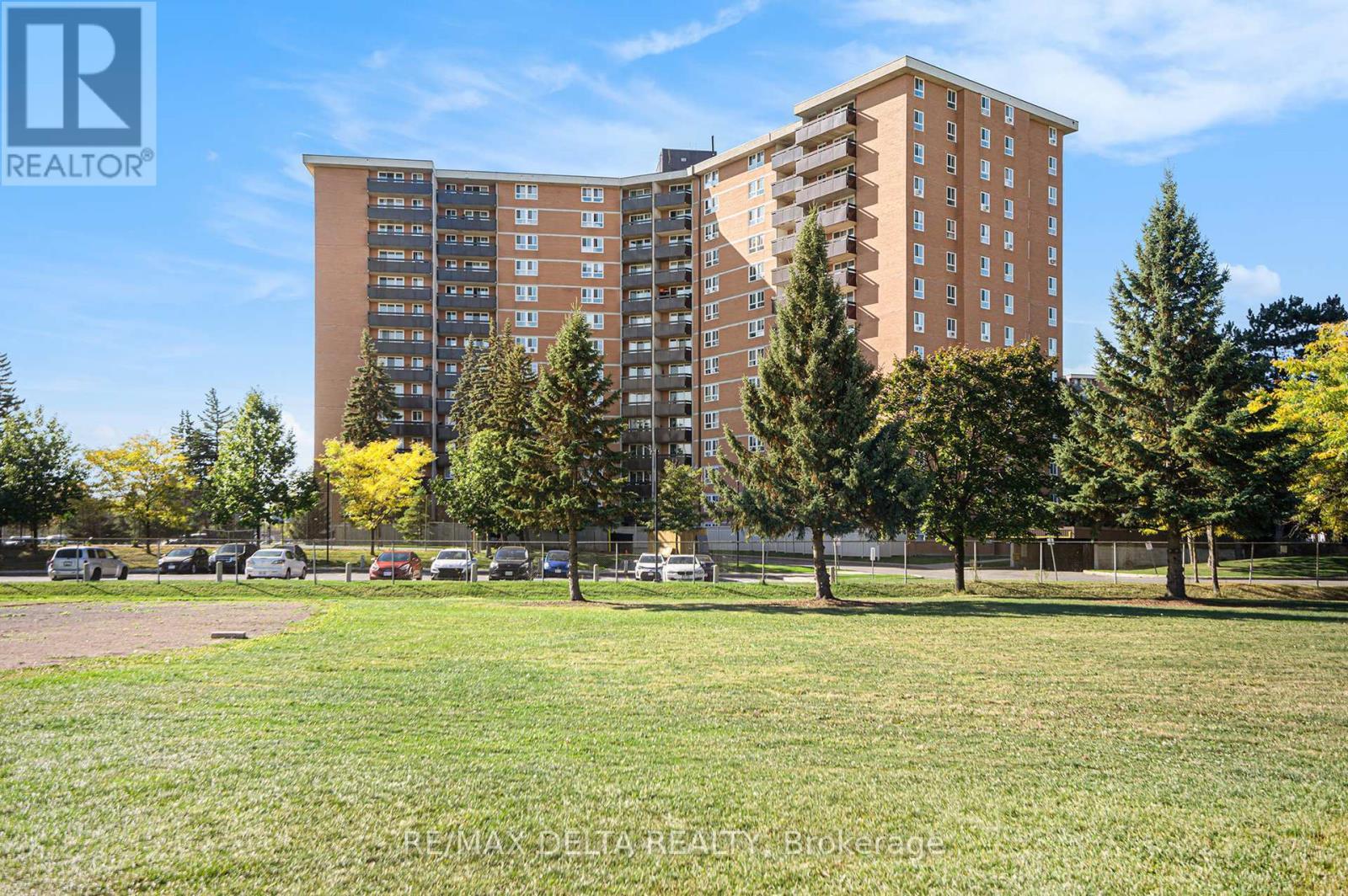 513 - 2020 Jasmine Crescent, Ottawa, ON - Outdoor