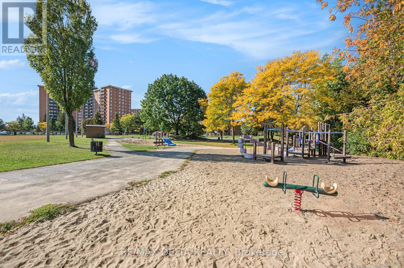 513 - 2020 Jasmine Crescent, Ottawa, ON - Outdoor