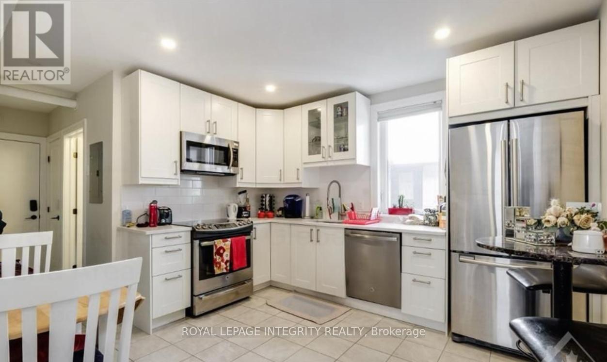 73 Renfrew Avenue, Ottawa, ON - Indoor Photo Showing Kitchen
