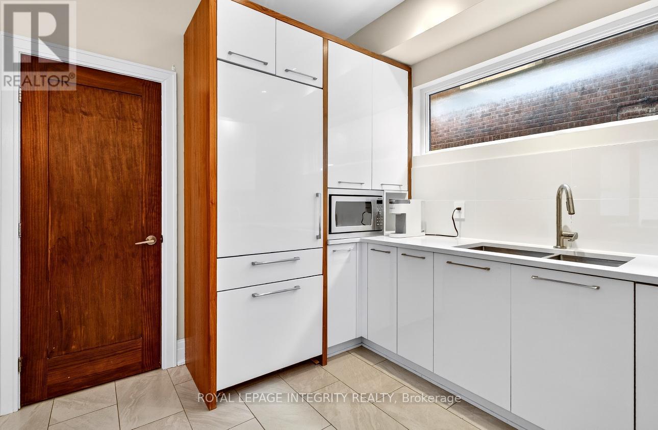 73 Renfrew Avenue, Ottawa, ON - Indoor Photo Showing Kitchen With Double Sink