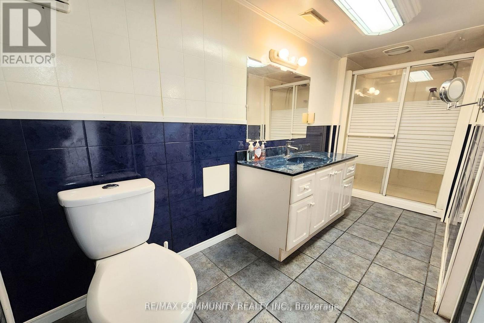 Bsmt - 315 Rossland Road W, Whitby, ON - Indoor Photo Showing Bathroom