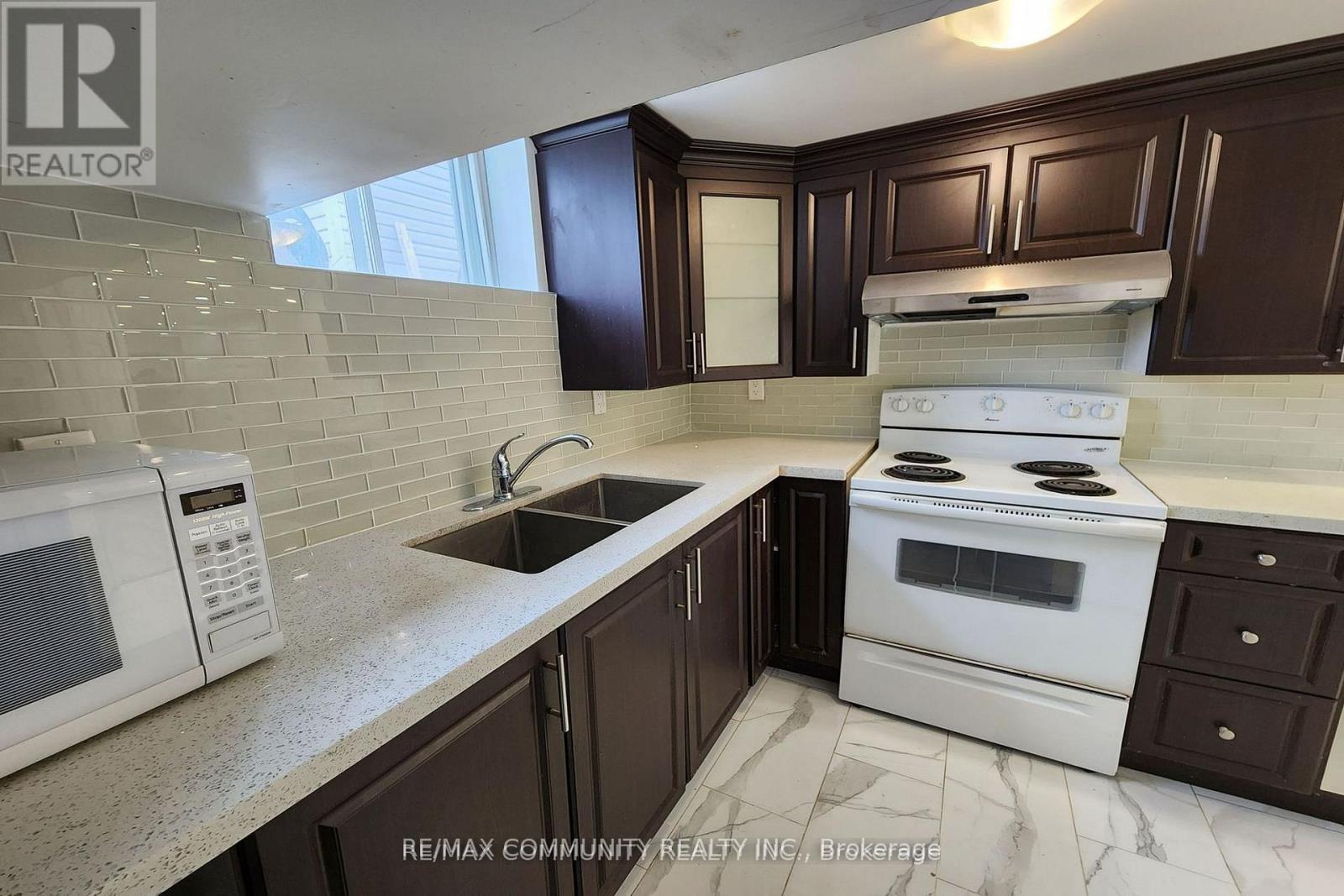Bsmt - 315 Rossland Road W, Whitby, ON - Indoor Photo Showing Kitchen With Double Sink