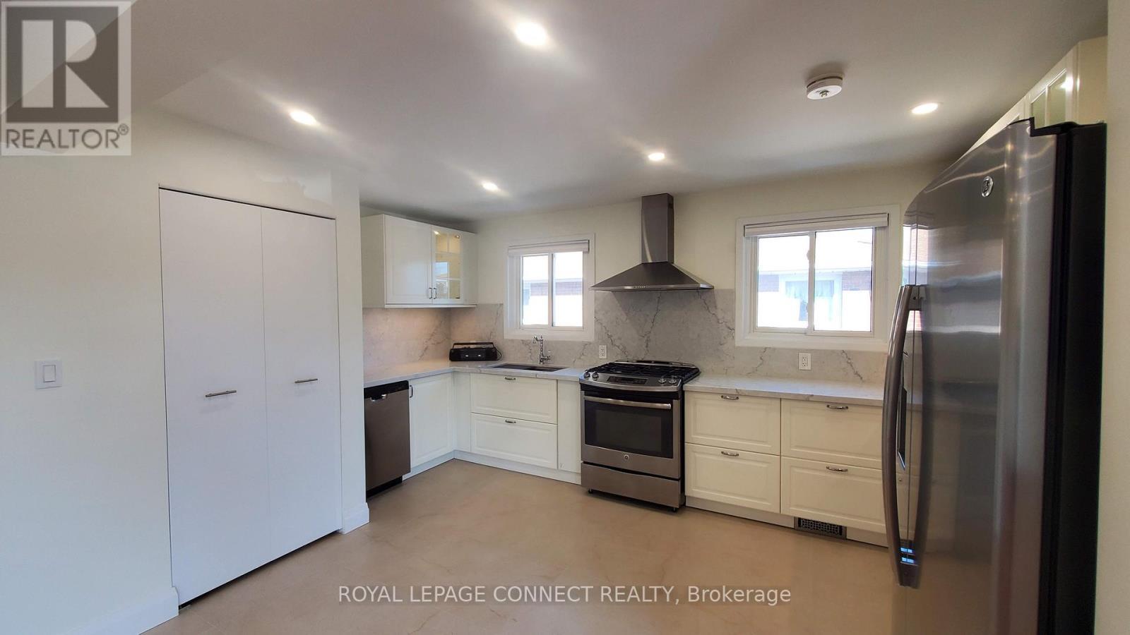 Main Floor - 660 A Chipmunk Street, Pickering, ON - Indoor Photo Showing Kitchen
