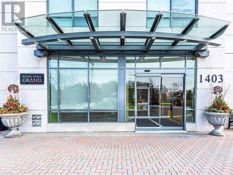 901 - 1403 Royal York Road, Toronto, ON - Indoor Photo Showing Garage