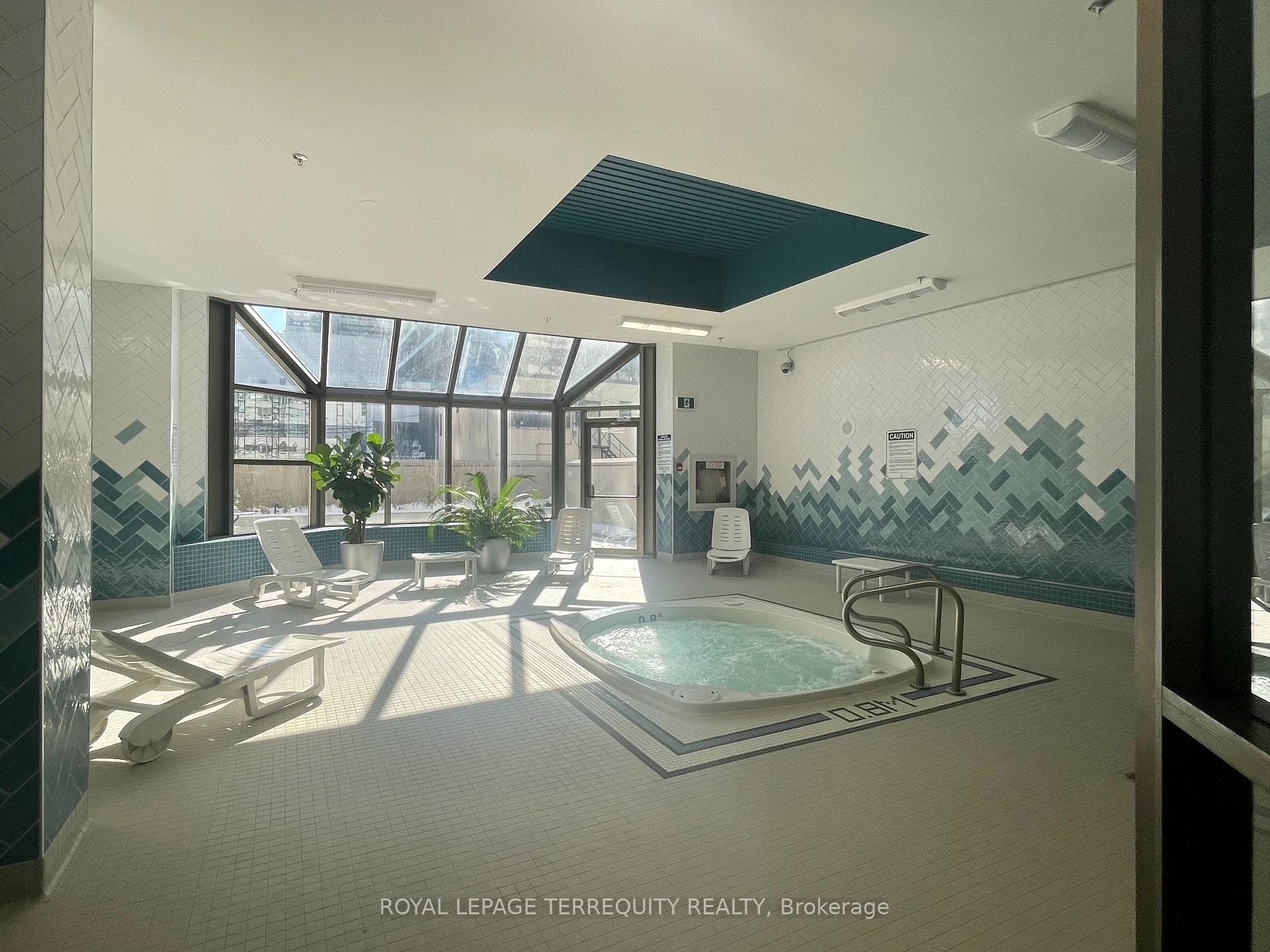 1009-30 Greenfield Avenue, Toronto, ON - Indoor Photo Showing Other Room With In Ground Pool
